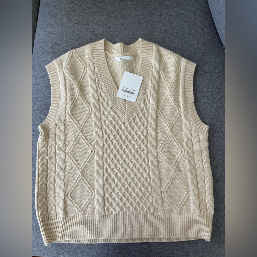 OAK + FORT VEST